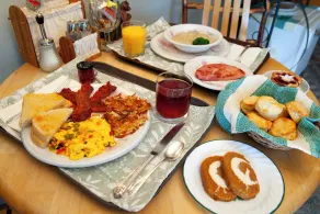 Natururlaub, Frühstücksmenü wird im Zimmer serviert - Image 4