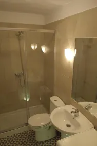 Casa Característica, com vistas deslumbrantes e Wi-Fi gratuito perto de todas as comodidades - Image 3