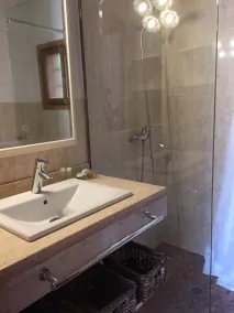 NEUES bezauberndes Seehaus mit herrlichem Blick, WIFI und SAT TV - Image 2