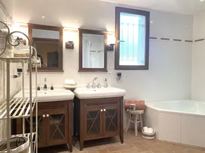 HOUSE 260 m2, 5***** CLIMATIZED, 5 BEDROOMS, 6 BATHROOMS, HEATED SWIMMING POOL, - Image 2