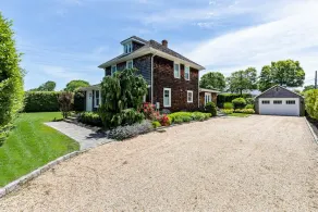 Southampton Village Renovated Sun-filled Charming Home, Heated Salt water Pool - Image 5