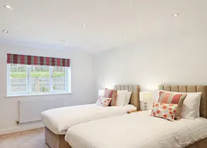 2 bedroom accommodation in Glastonbury - Image 4