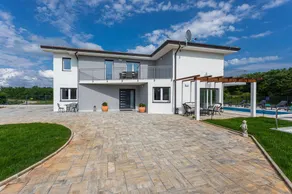 Villa Jelena | 4-Sterne-Villa mit beheiztem Pool, Privatsphäre & Grillhaus - Image 4