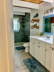 Rustic newly remodeled River House on working fish house property . Gulf access - Image 4