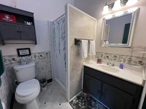 Uniquely styled octagon shaped home. Just 2 miles to the lake - Image 5