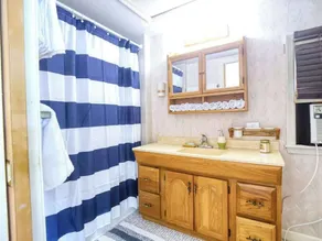 Boho Waterfront Getaway 5 Bedroom Retreat - Image 3
