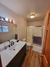 3 bed 2 bath fully stocked Home on the lake  - Image 3
