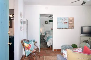 Cute Old Town Cottage near Downtown Beaches - Image 5