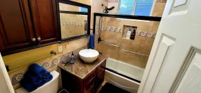 Charming House House w backyard oasis-10 min from the Beach! - Image 3