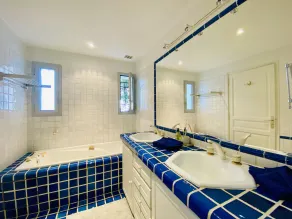 Beautiful 5 bedroom, 4 bathroom villa on Cap D’Antibes with direct sea view - Image 4