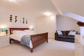 BookedUK - Penthouse 3 Bedroom Apartment - Image 4