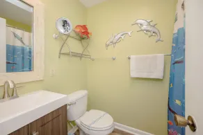 Garris Hideaway #2 by Oak Island Accommodations - Image 4