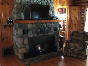 Beautiful 2 bedroom log home on south end of Hubbard Lake - Image 2