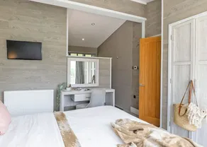 Elite Plus Spa Lodge 3 - Image 3