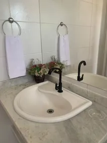 Large 2-bedroom apartment, 5 min. walk to beach, free WiFi. Ideal for family. - Image 4