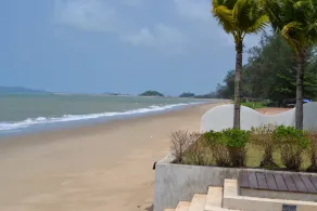 Luxury 3BR House With Direct Access To Private Beach - Image 4