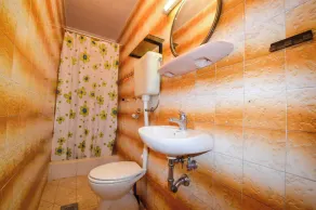 Holiday apartment with terrace and air conditioning - Image 2