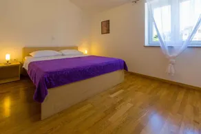 Holiday apartment with balcony and fantastic sea views - Image 5