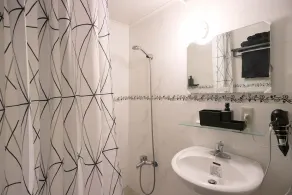 Chic Studio with everything you'll need - Image 2