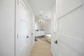 Luxury Beachside 4BR/3BA Waterfront Home - Image 3