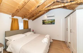 Awesome Home In Ugljane - Image 3