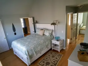 Cozy summer cottage, short walk to beach and historic Watch Hill village - Image 4