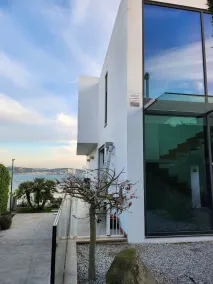 Lisbon 3 floor 3 bedroom Villa, unique Sea View, Infinity Pool, Terrace, and Gym - Image 3