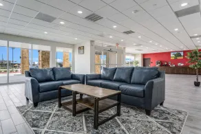 Prime Location! Free Parking and Breakfast, Minutes from MKT Railroad Museum! - Image 5