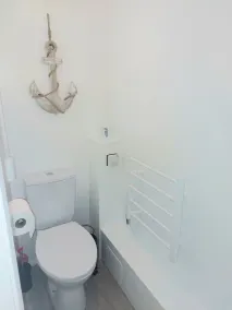 Beautiful family sized holiday home 1 minute from the beach - Image 5