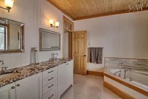 Live the Good Life on Lake Muskoka! 6 bdrm 5 bath Cottage +Boathouse! Sleeps 17! - Image 3