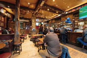 The Crown Pub & Guesthouse - Image 5