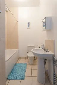 Genuine 2 Bedroom City Centre Apartment - Image 4