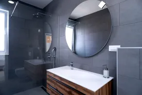 Exclusive 2 Bedroom Seafront Suite with jacuzzi - Image 2