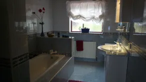 Stor Privat avskild Villa i sina egna trädgårdar med pool och bubbelbad - Image 4