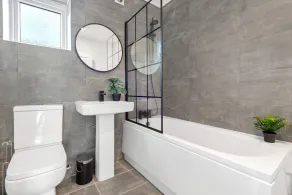 isimi luxurious 4 bed Modern House. Derby - Image 3
