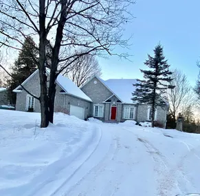 A Beautiful Waterfront Home, Designed to Be Enjoyed Throughout All Seasons - Image 4