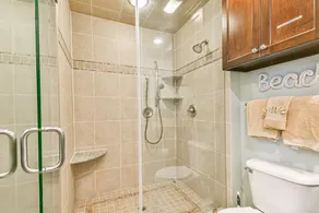 Beachfront luxury condo - Image 3