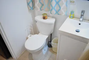 1Bdrm, A/C, Wi-Fi, Washer & Dryer - Spacious Apt - Image 3