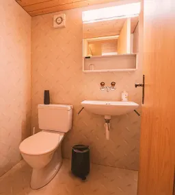 Chalet Rösi - Ferienwohnung mit Hot Pot & Bergsicht - Image 3