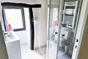 Beautifully Renovated House With Private Pool - Image 4