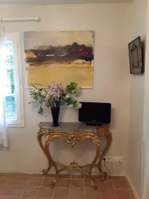 Carefully decorated house - Image 2