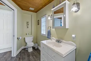 Pristine Waterfront Cottage - Home Away From Home!! - Image 3