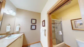 Village Townhome with Access to Exclusive Golf - Image 4