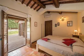 Casa Caprifoglio G: A characteristic and welcoming two-story apartment that is part of a villa surrounded by the greenery, with Free WI-FI. - Image 5