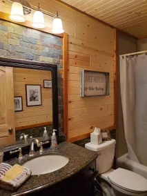At få minder i søhuset, hunde tilladt.  Dells 30 min væk - Image 5