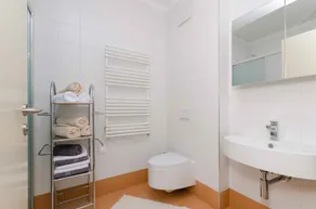 Holiday apartment with balcony and air conditioning - Image 2