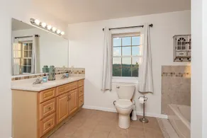 Private home on 40 acres surrounded by wide open space.  - Image 3