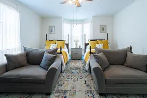 Stay in Style! Family Getaway by the Erie Shores - Image 5