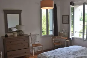 roligt hus på bredden af Dordogne nær Saint Emilion - Image 4