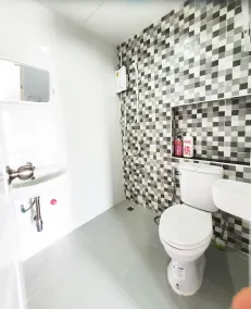 Samutsakorn Apartment - Image 2